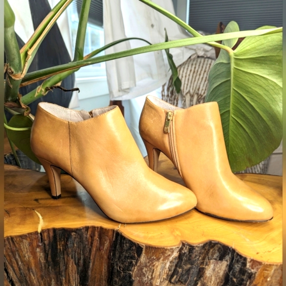 Vince Camuto Side Zip Heeled Boots SZ 7.5
